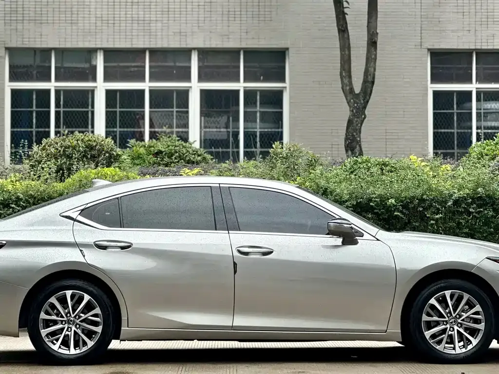 Lexus ES — фото 4