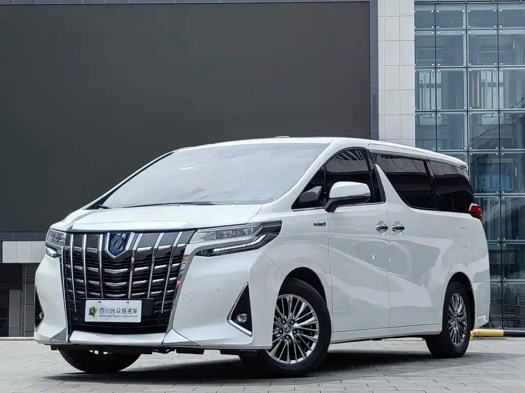 Toyota Alphard — фото 1