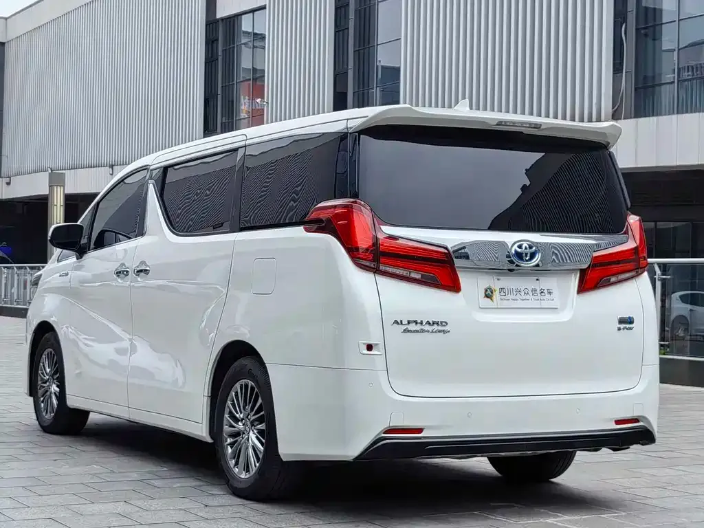 Toyota Alphard — фото 4