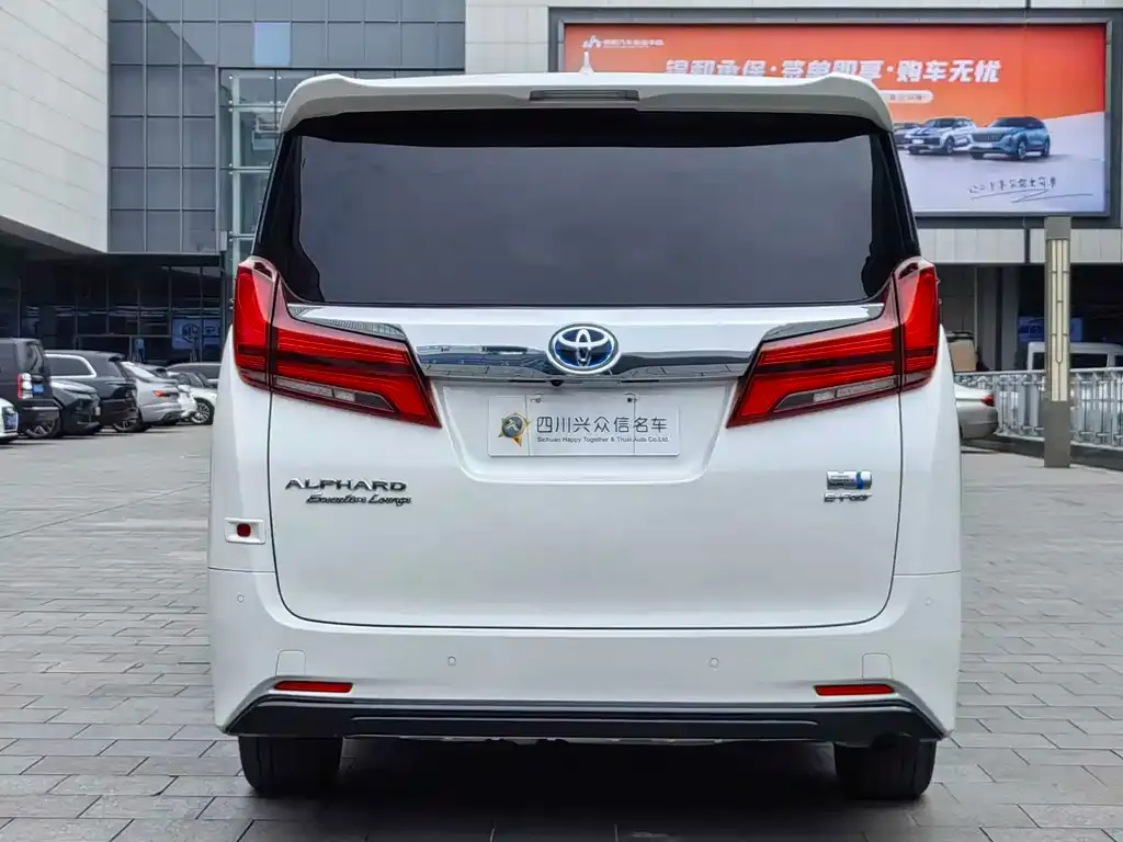 Toyota Alphard — фото 2