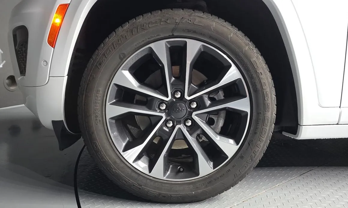 Jeep Cherokee — фото 10