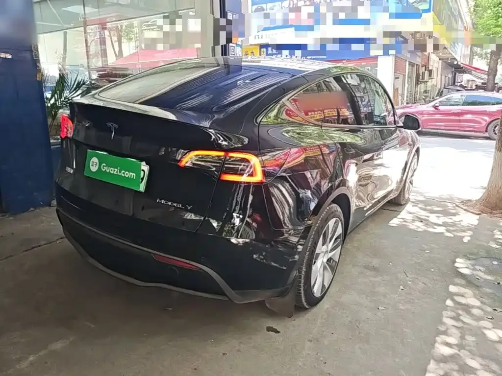 Tesla Model Y — фото 10