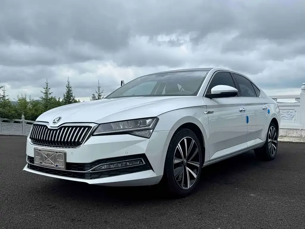 Skoda Superb — фото 1