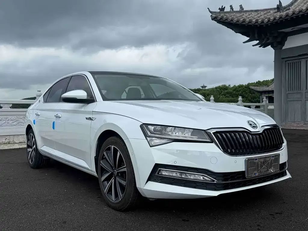 Skoda Superb — фото 4