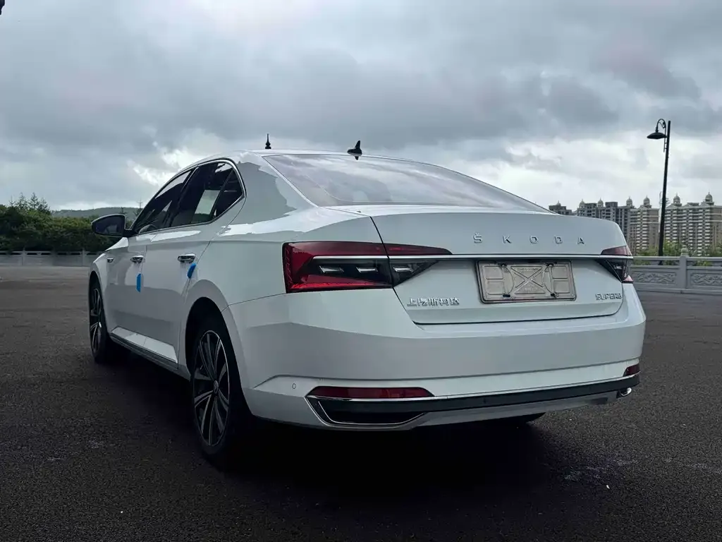 Skoda Superb — фото 7