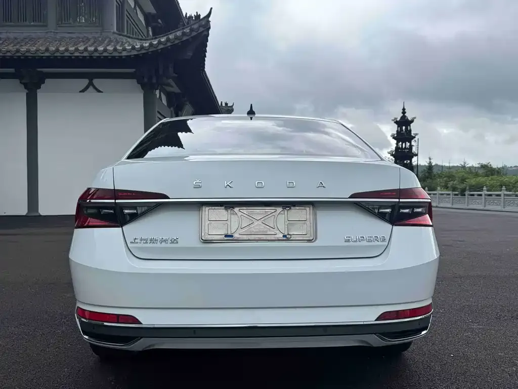 Skoda Superb — фото 10