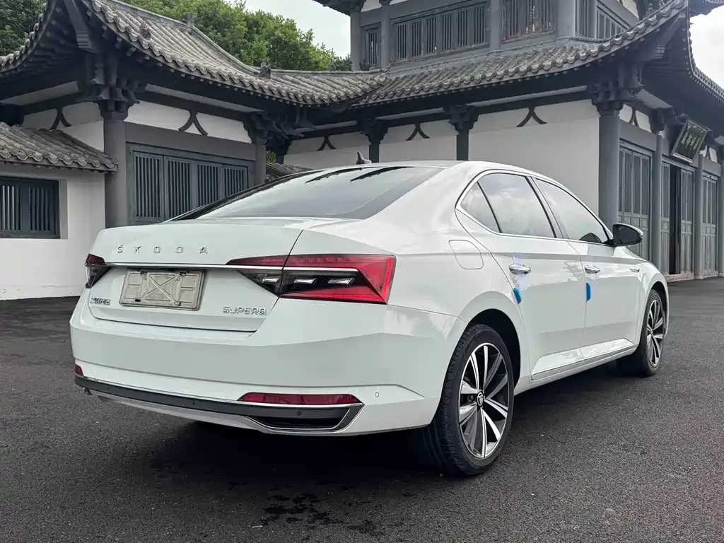 Skoda Superb — фото 5
