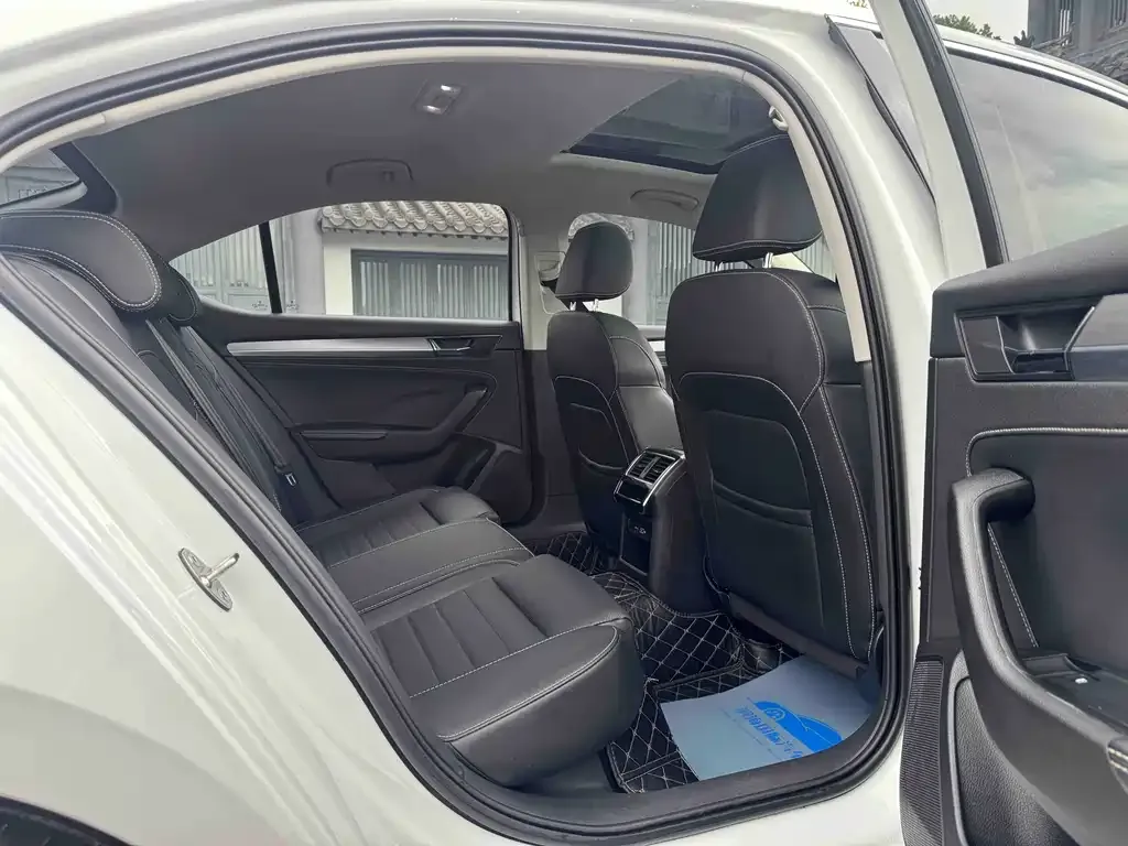 Skoda Superb — фото 8