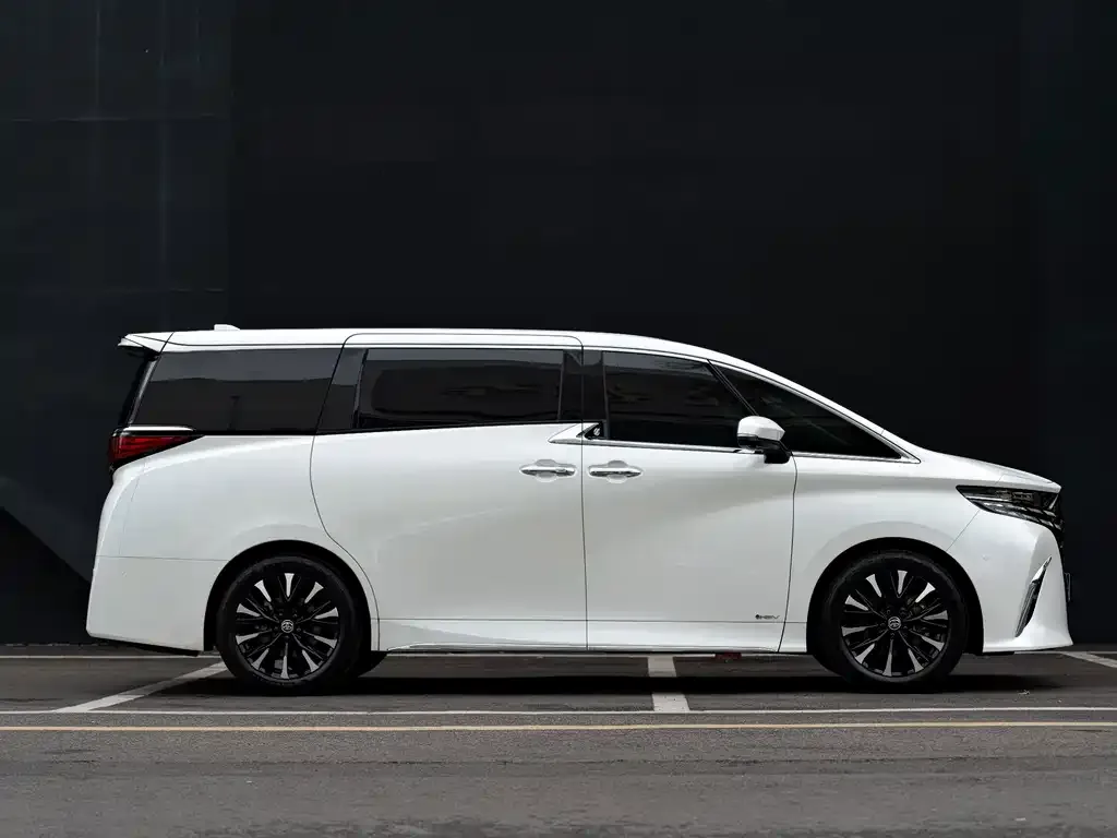 Toyota Alphard — фото 4
