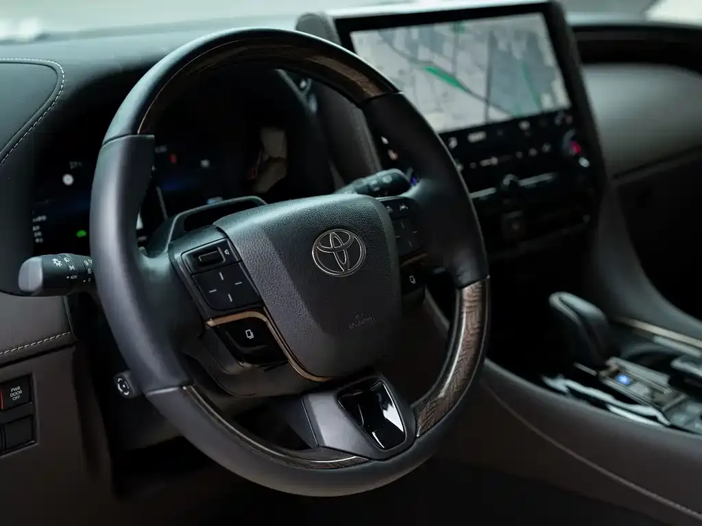 Toyota Alphard — фото 5