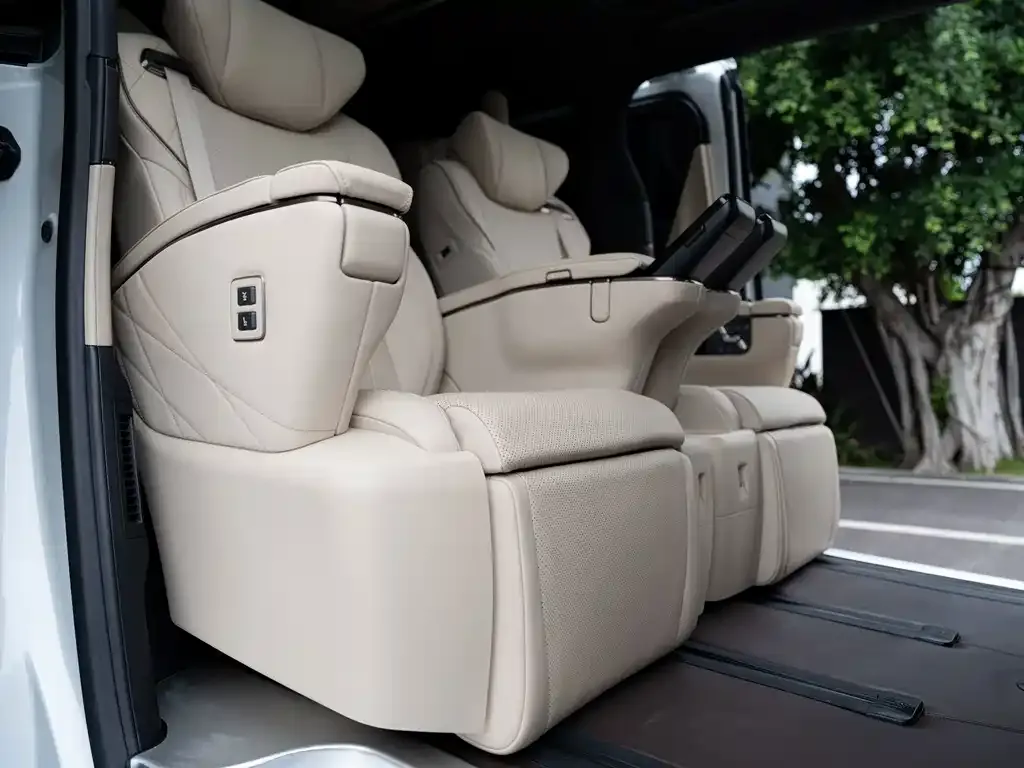 Toyota Alphard — фото 7