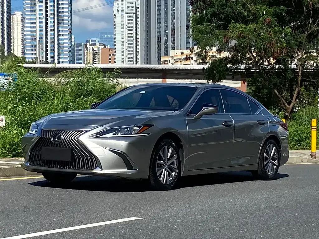Lexus ES — фото 1