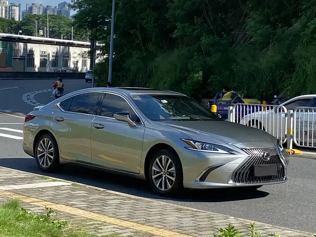 Lexus ES — фото 7