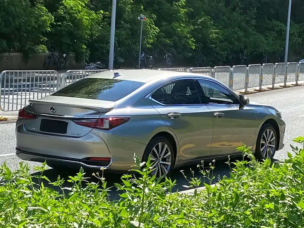 Lexus ES — фото 6