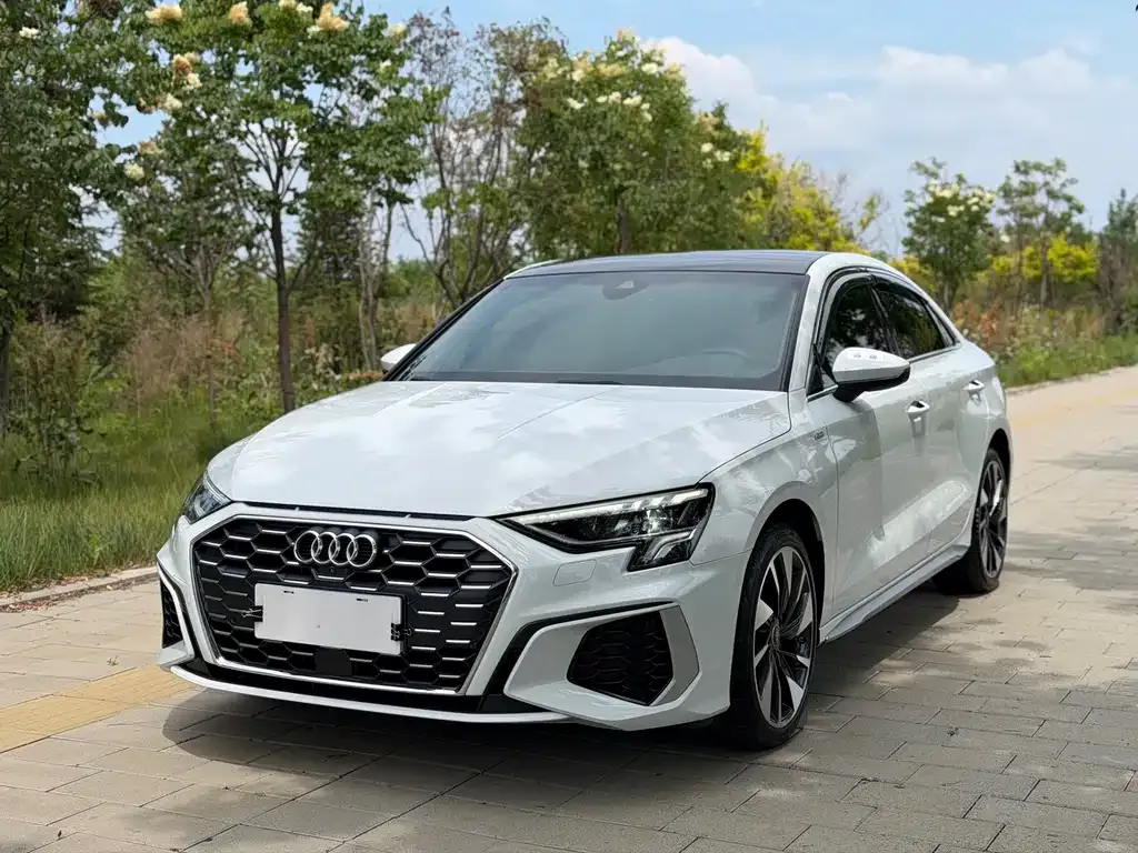 Audi A3 — фото 1
