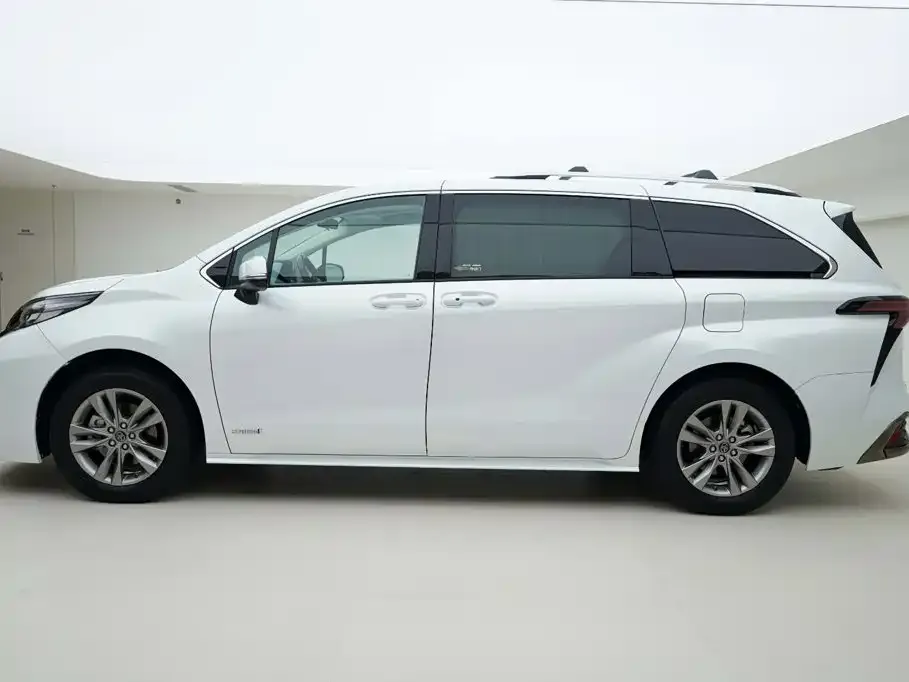 Toyota Sienna — фото 4