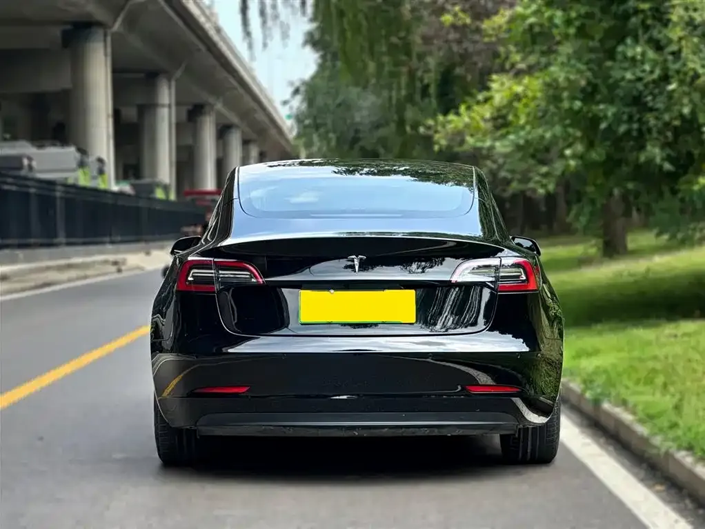 Tesla Model 3 — фото 10
