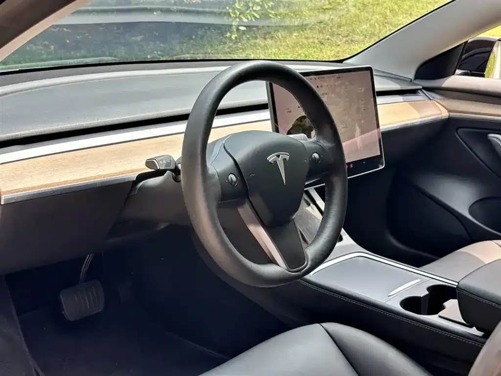 Tesla Model 3 — фото 7