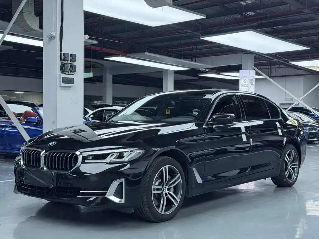 BMW 5 Series — фото 1
