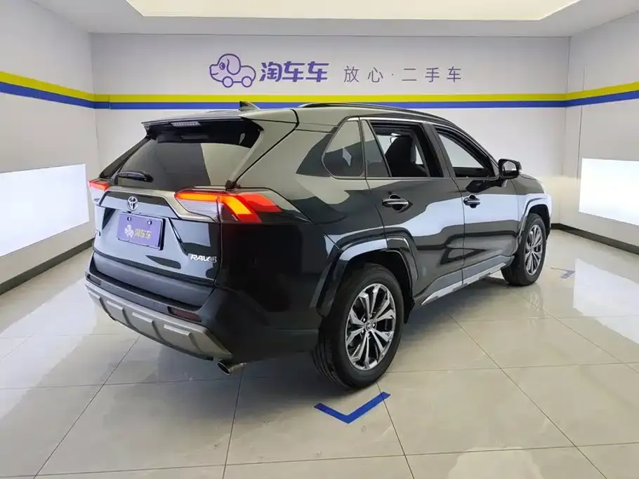 Toyota RAV4 — фото 6