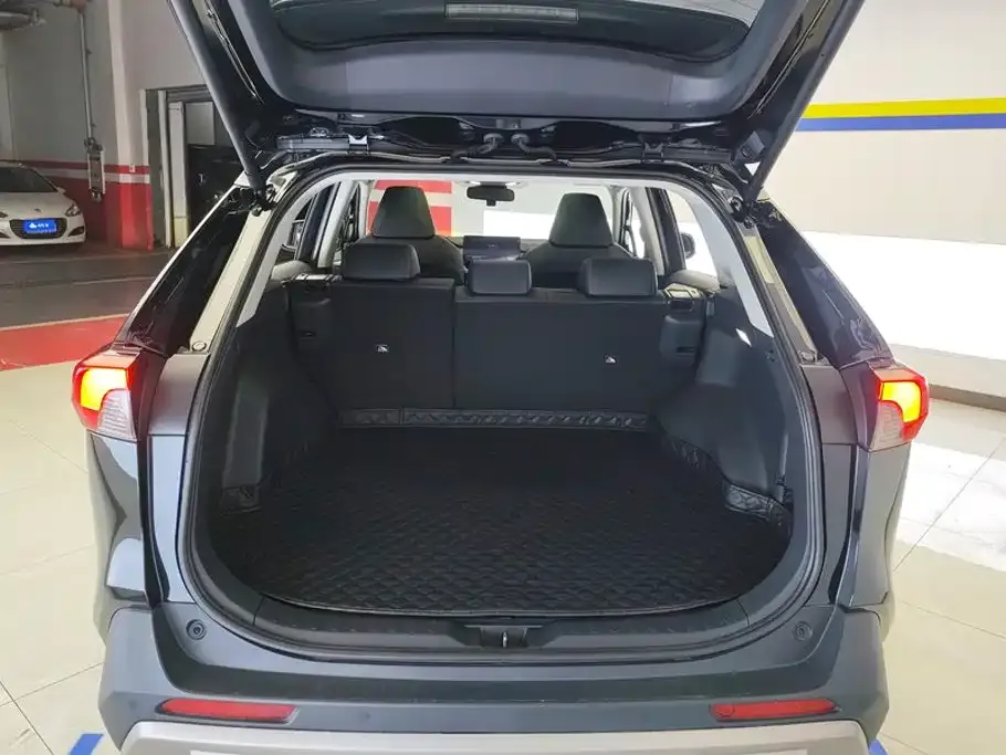 Toyota RAV4 — фото 3