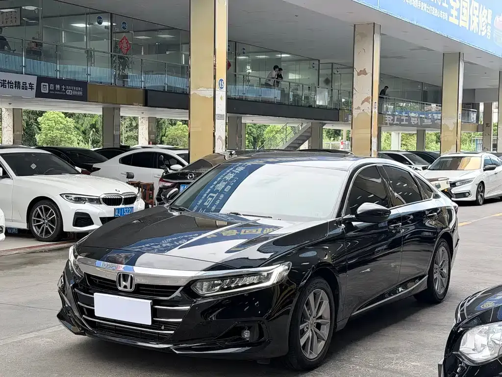 Honda Accord — фото 1