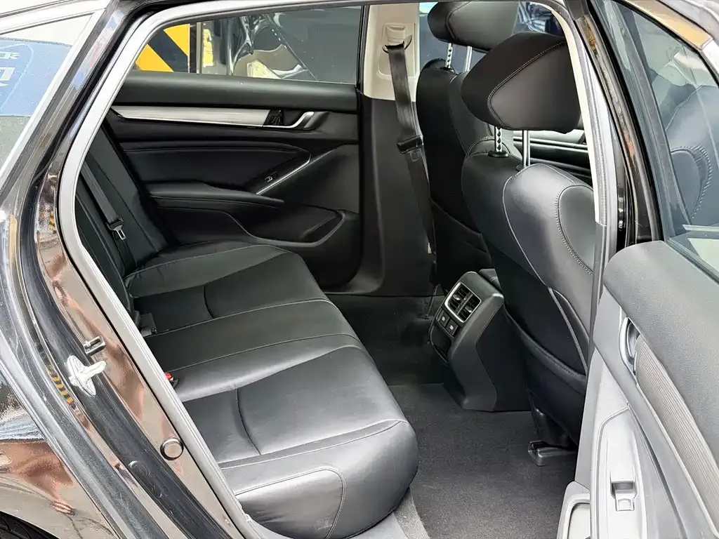 Honda Accord — фото 2
