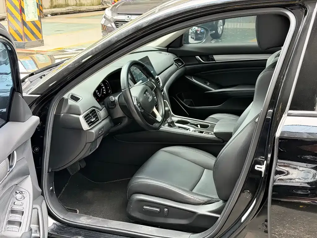 Honda Accord — фото 9