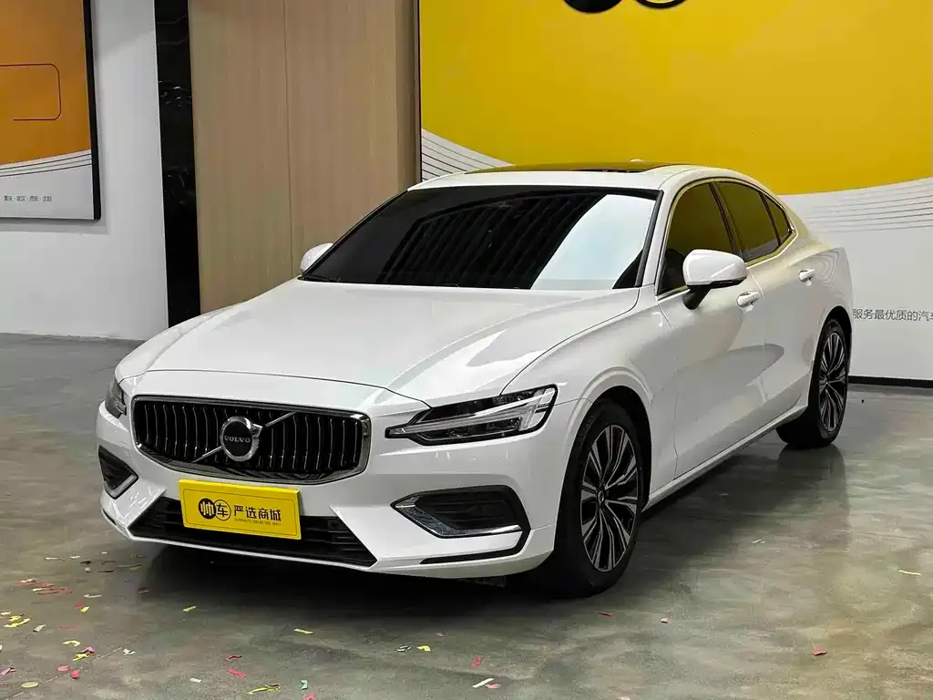 Volvo S60 — фото 1