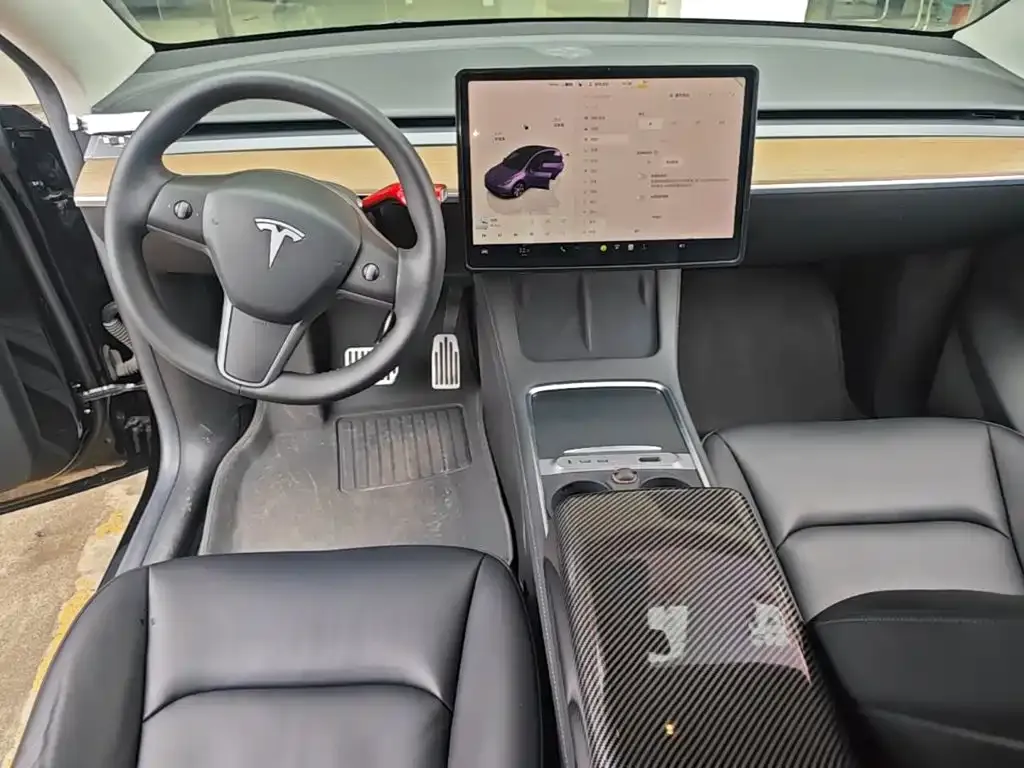 Tesla Model Y — фото 8