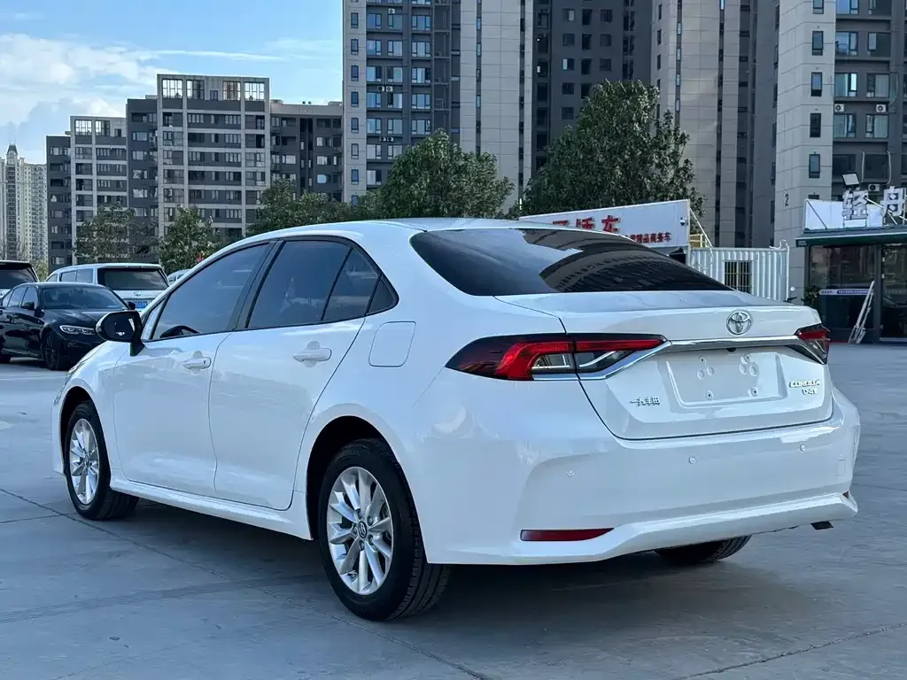 Toyota Corolla — фото 9