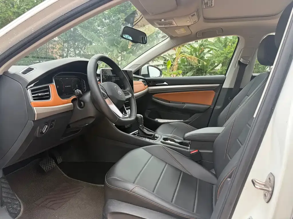 Volkswagen Bora 2024 из CN, фото 9