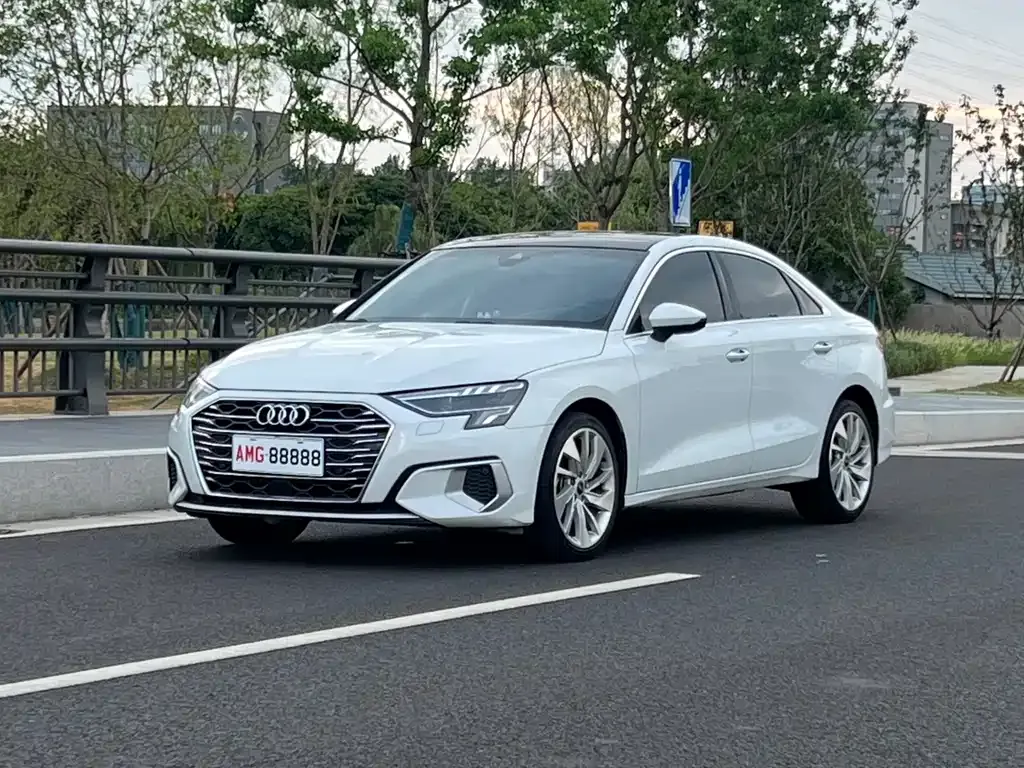 Audi A3 — фото 1
