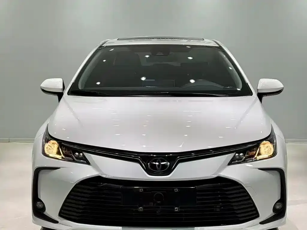 Toyota Corolla — фото 7