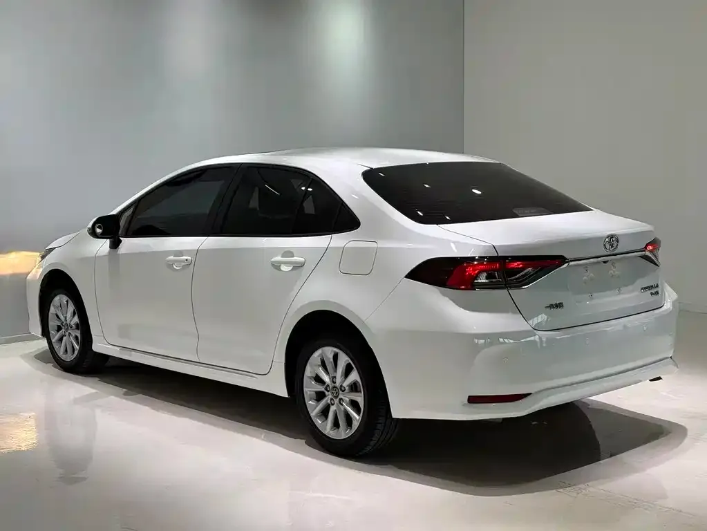 Toyota Corolla — фото 2