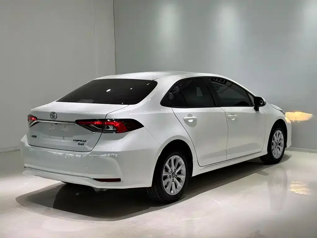 Toyota Corolla — фото 4