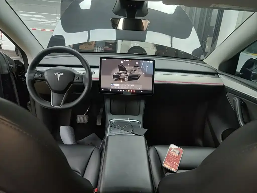 Tesla Model Y — фото 9