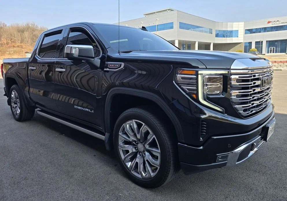 GMC Sierra — фото 1