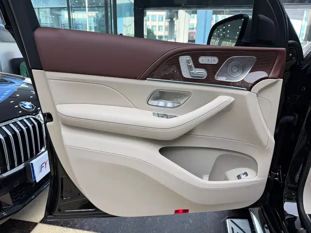 Mercedes-Benz GLS — фото 6