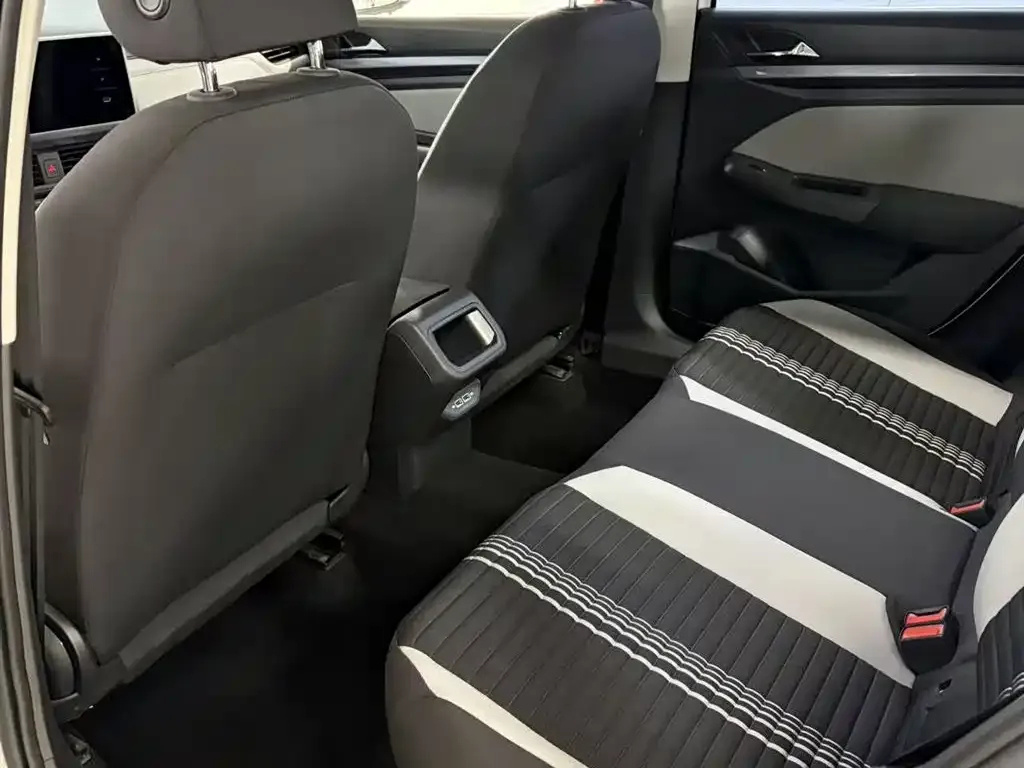 Volkswagen Bora 2024 из CN, фото 2