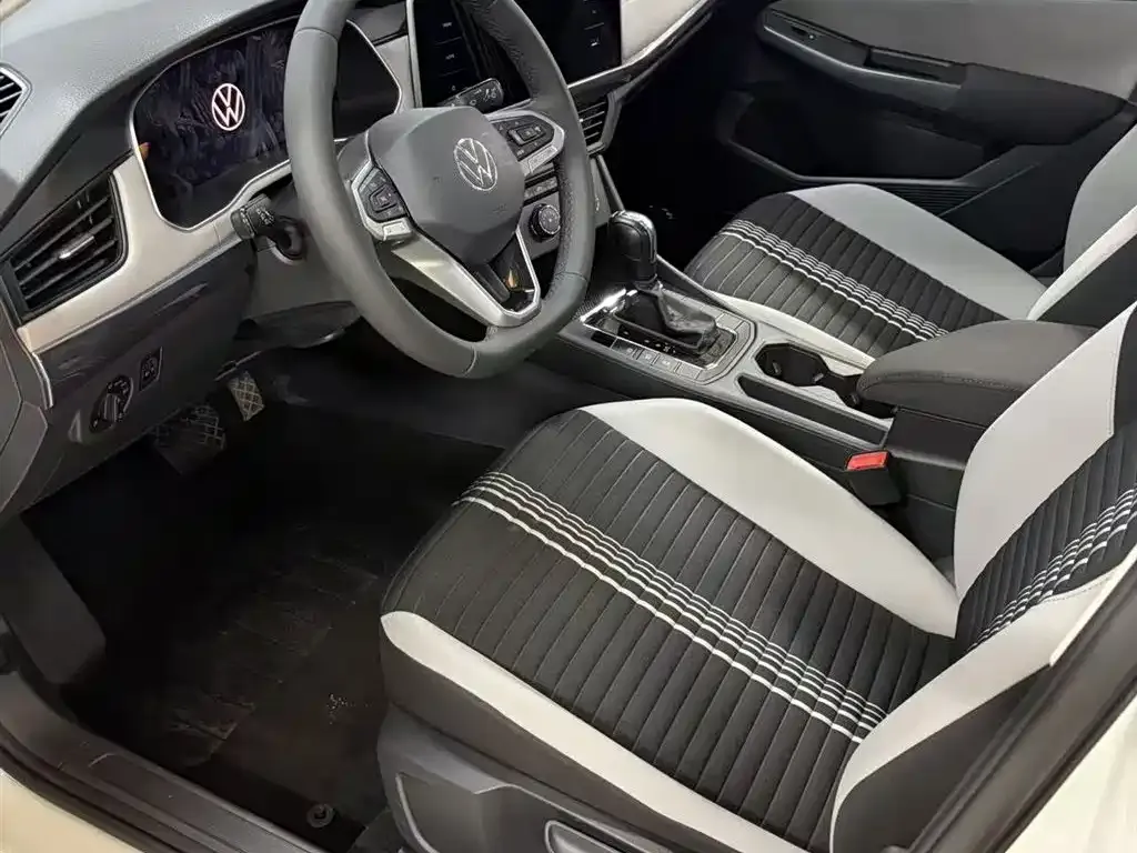Volkswagen Bora 2024 из CN, фото 4