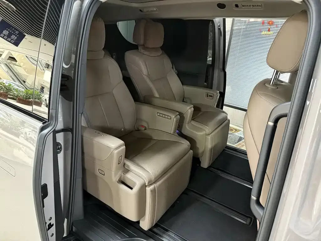 Li Auto MEGA — фото 8