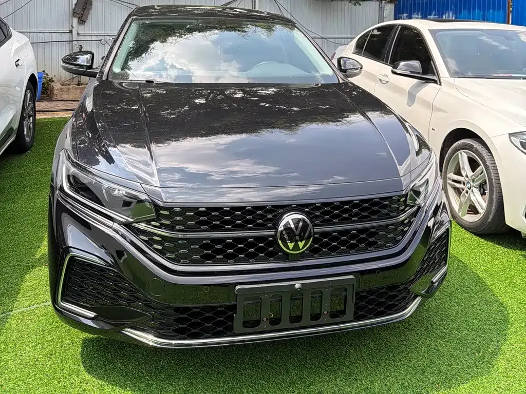 Volkswagen Passat — фото 1