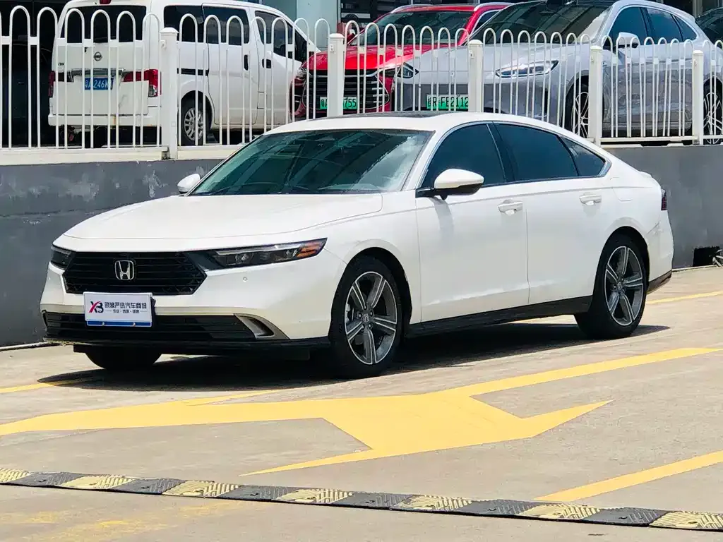 Honda Accord — фото 1