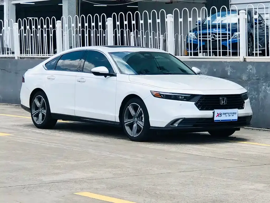 Honda Accord — фото 8