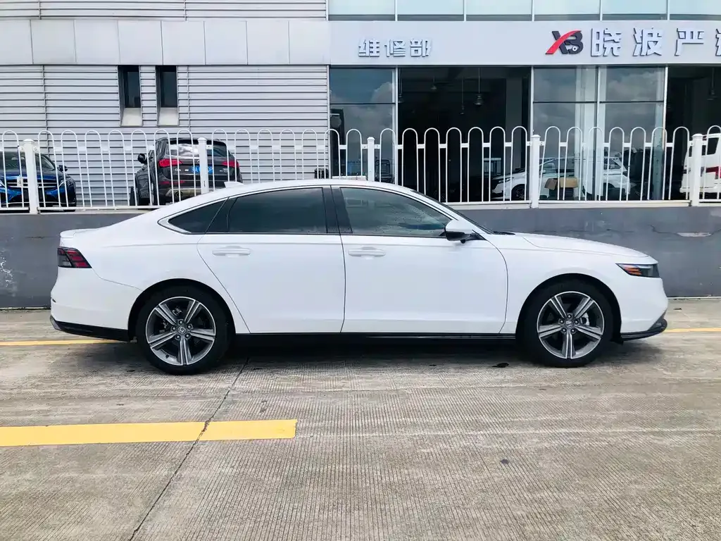 Honda Accord — фото 10