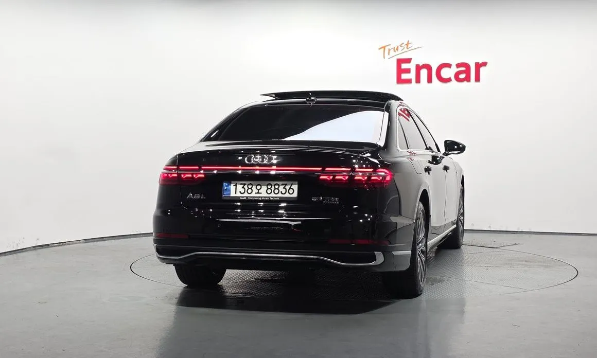 Audi A8 — фото 7