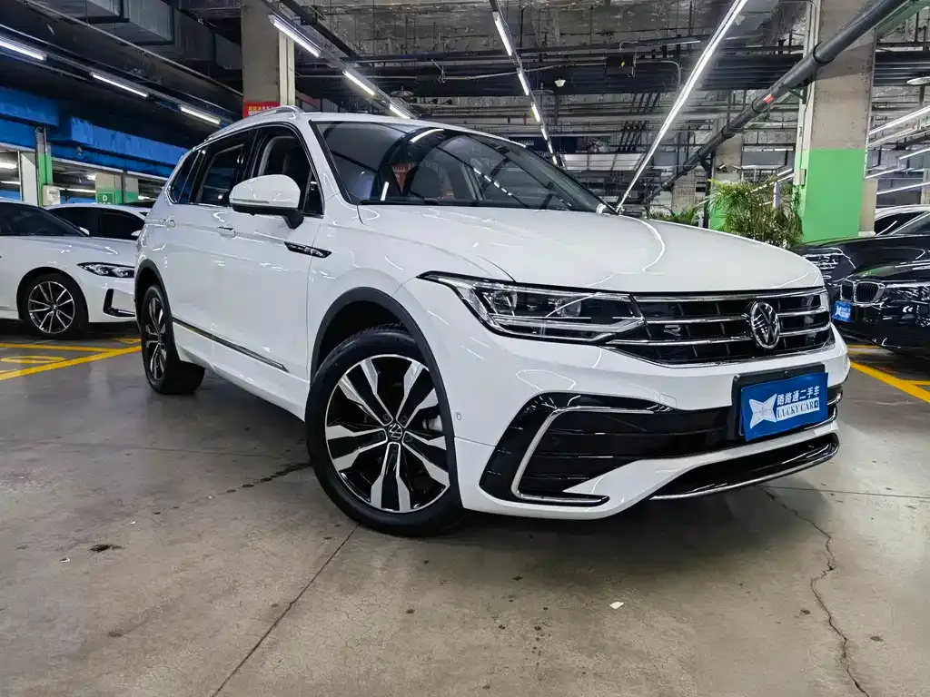 Volkswagen Tiguan L — фото 9