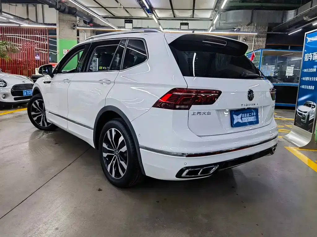 Volkswagen Tiguan L — фото 10