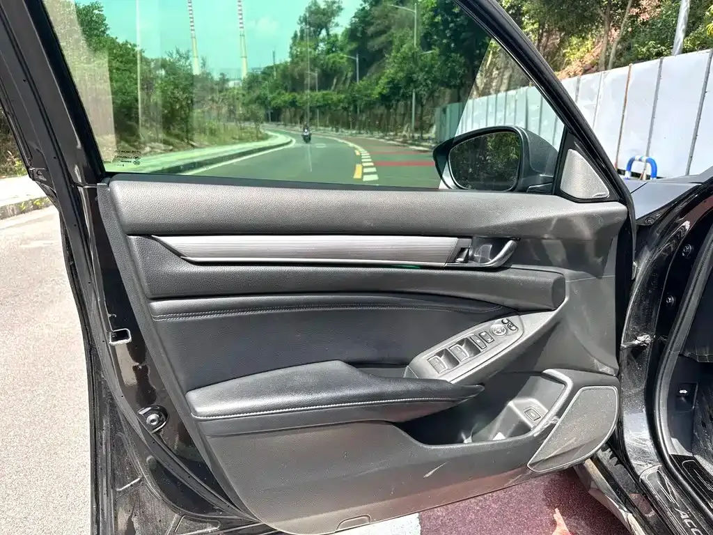 Honda Accord — фото 10